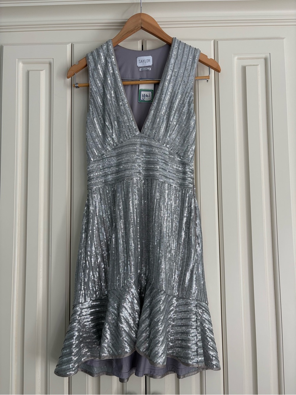 SAYLOR Silver Sequin V-Neck Fit & Flare Lined Cocktail Mini Dress Size XS NWT